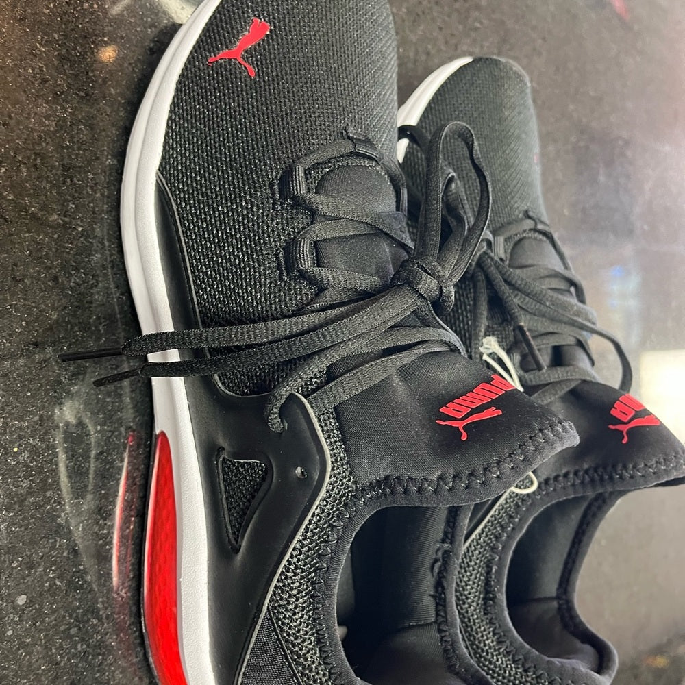 Sz 9.5 puma running shoes