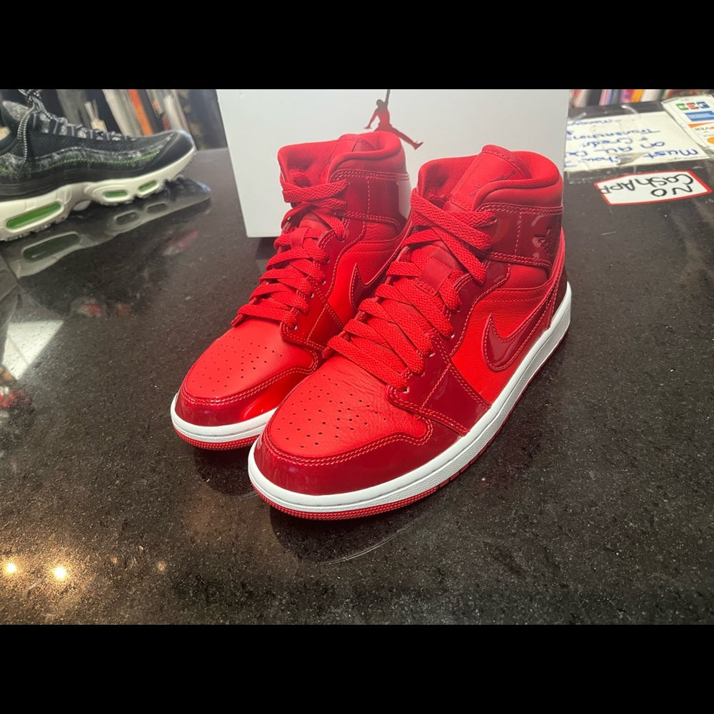 Sz Various Jordan 1s all red nwb