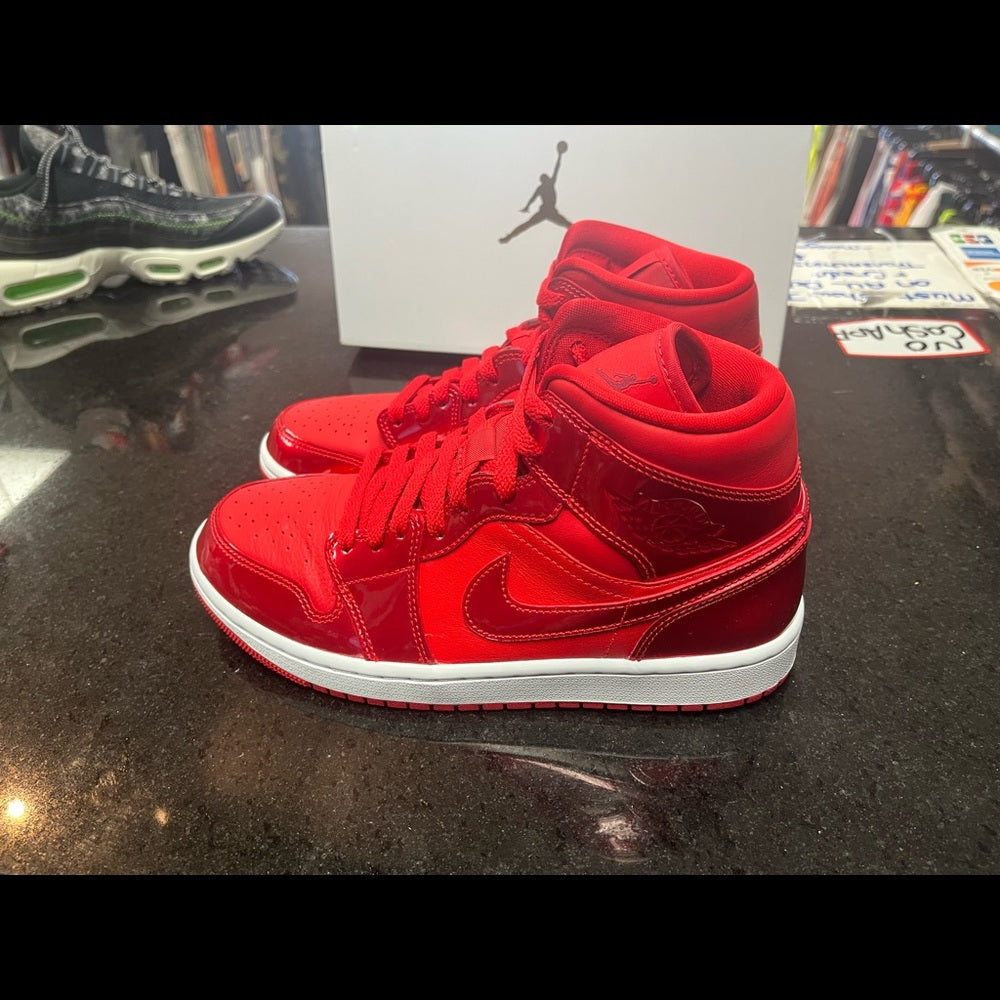 Sz Various Jordan 1s all red nwb
