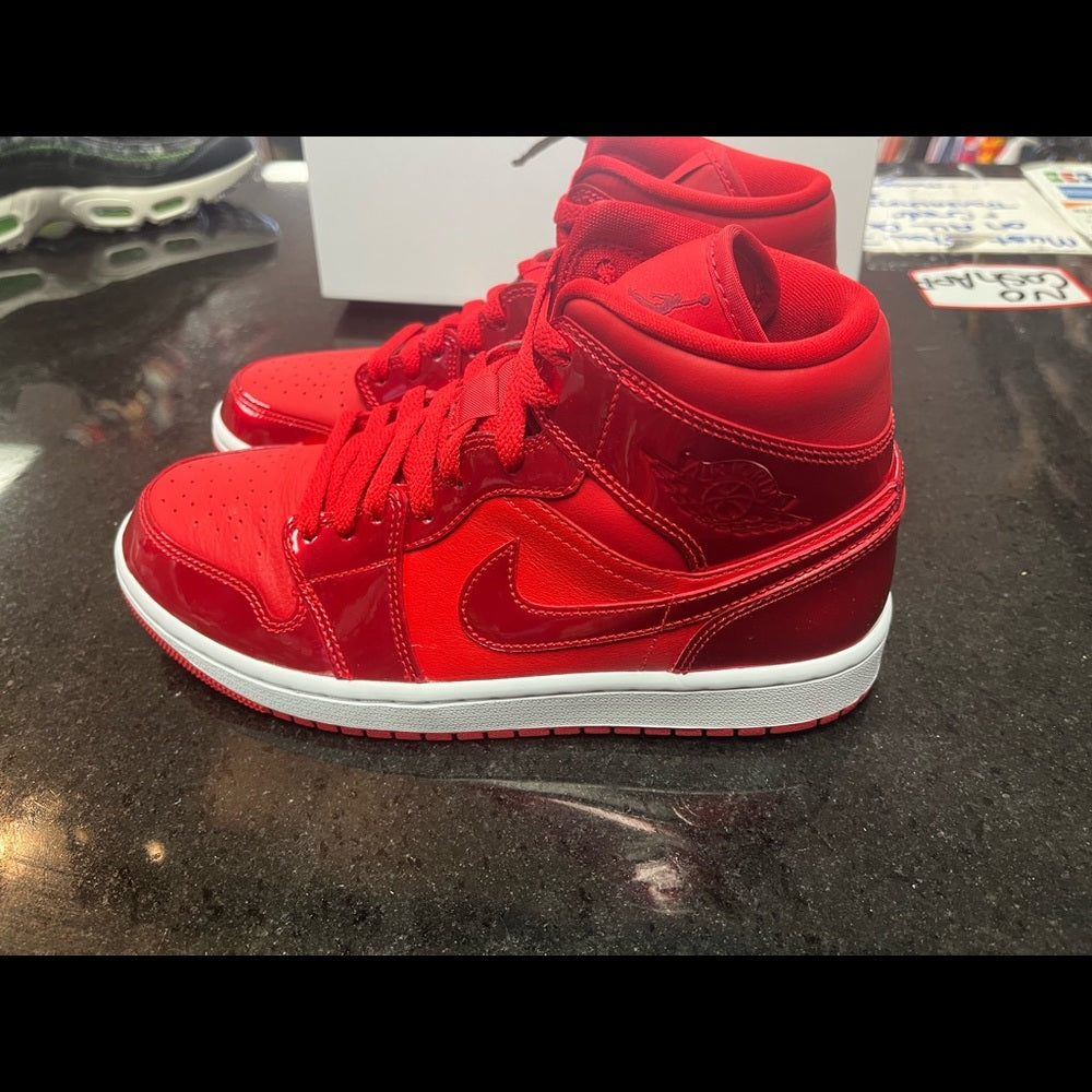 Sz Various Jordan 1s all red nwb