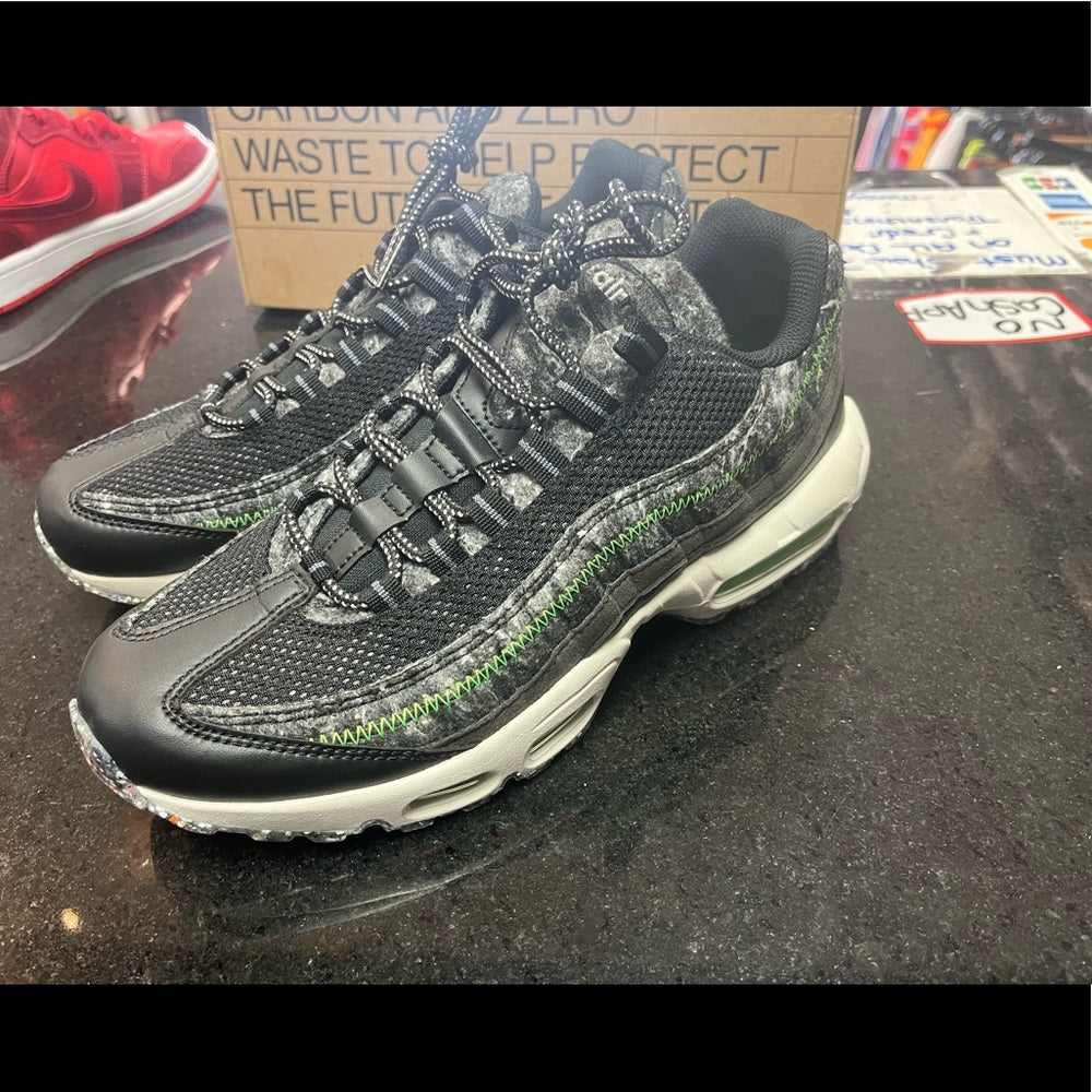 Sz 8.5 Nike air max 95