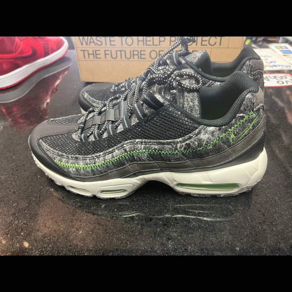 Sz 8.5 Nike air max 95