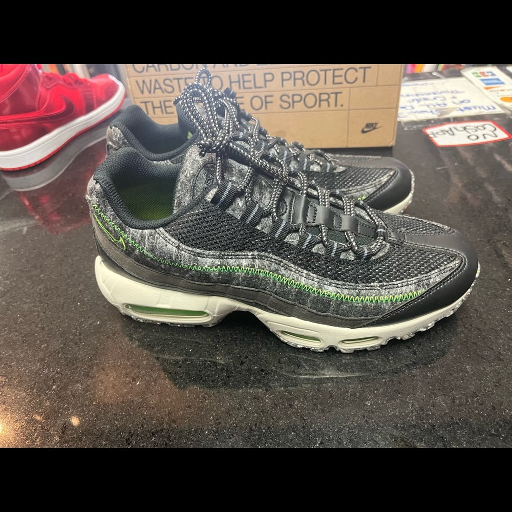 Sz 8.5 Nike air max 95