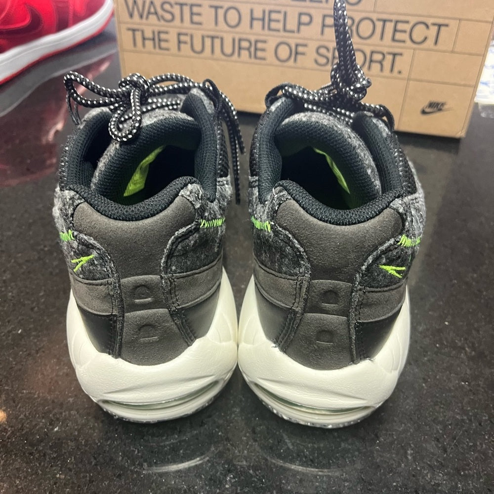 Sz 8.5 Nike air max 95