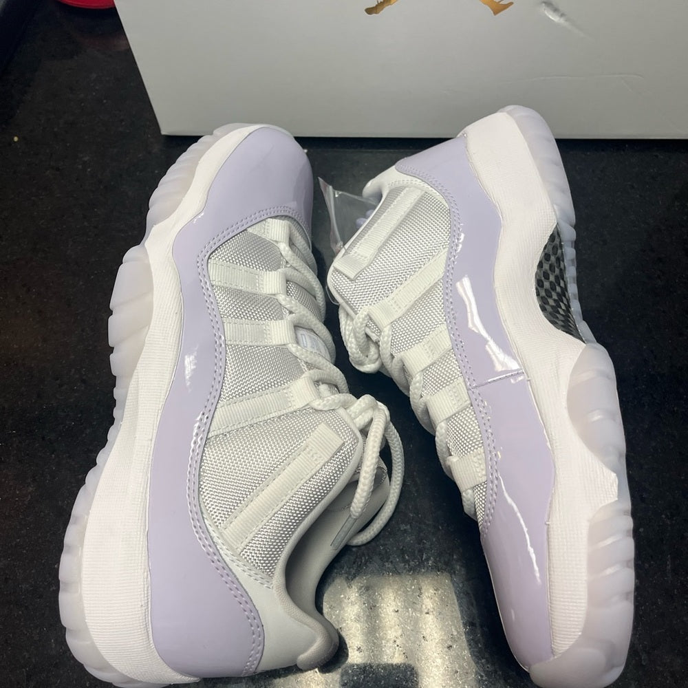 Sz 9.5 womens Jordan retro 11 lows Nwb