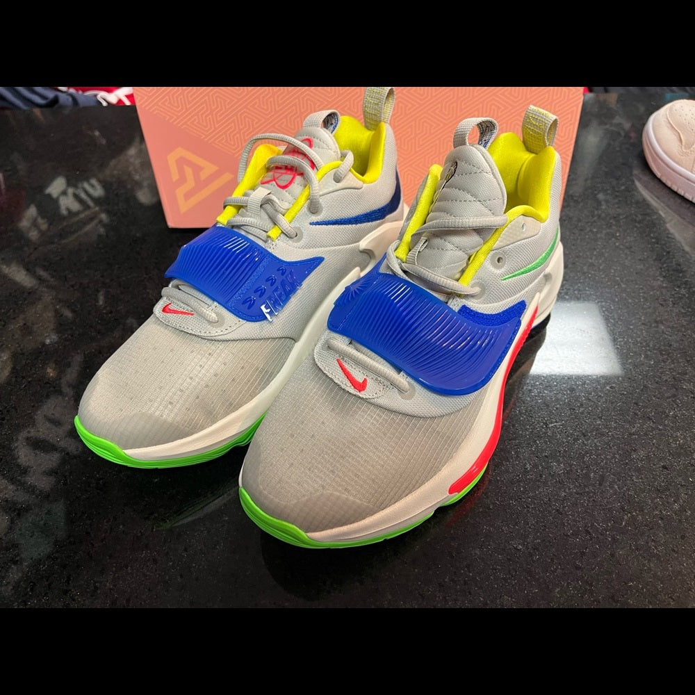 Zoom Freak 3 muti colors Sz 9