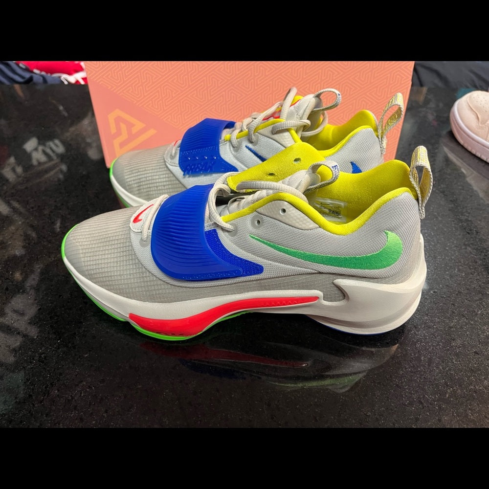 Zoom Freak 3 muti colors Sz 9