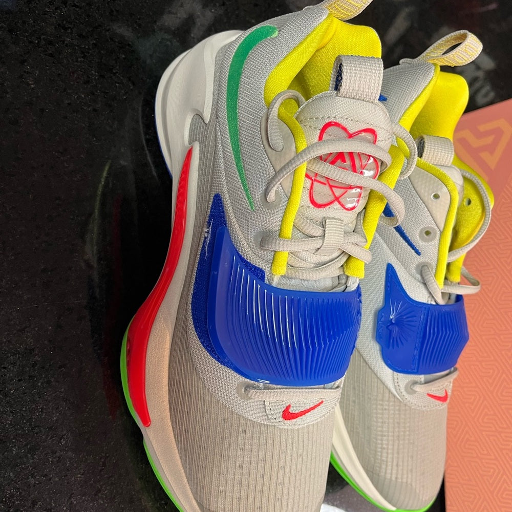 Zoom Freak 3 muti colors Sz 9