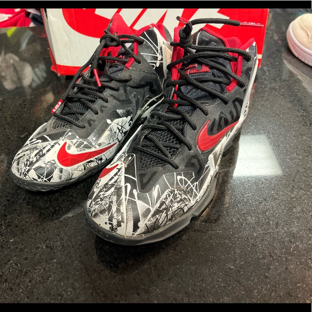 Sz 6.5 Lebron James like new