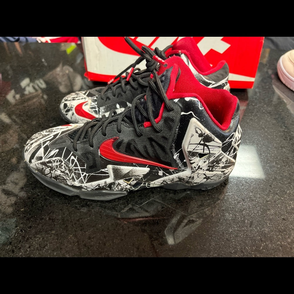 Sz 6.5 Lebron James like new