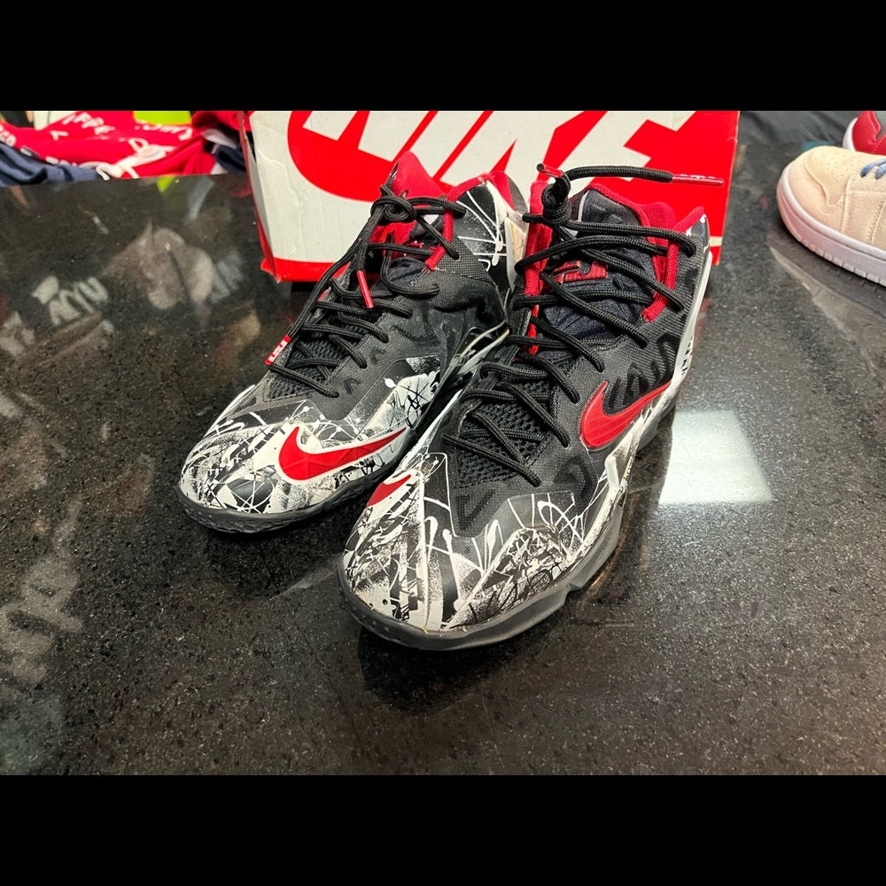 Sz 6.5 Lebron James like new