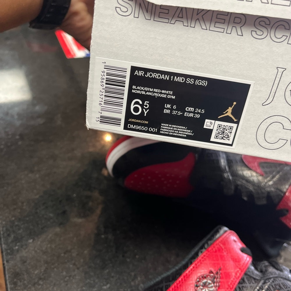 Sz 6.5 Jordan 1s red black all over design Nwb dm9650 001