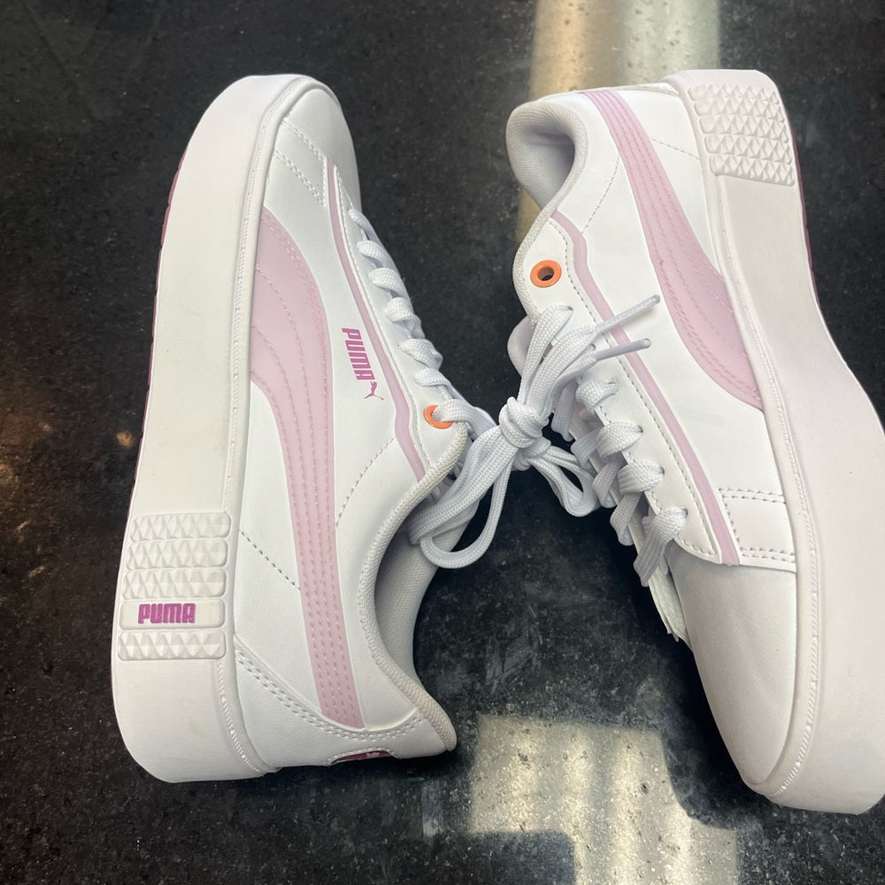 Puma lows white/ pink sz 8 womens