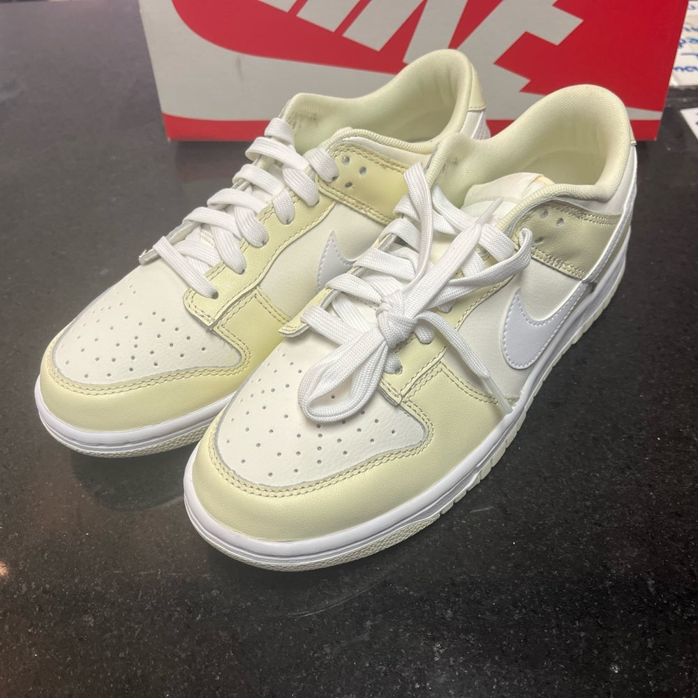 Sz Various Nike retro dunks coconut