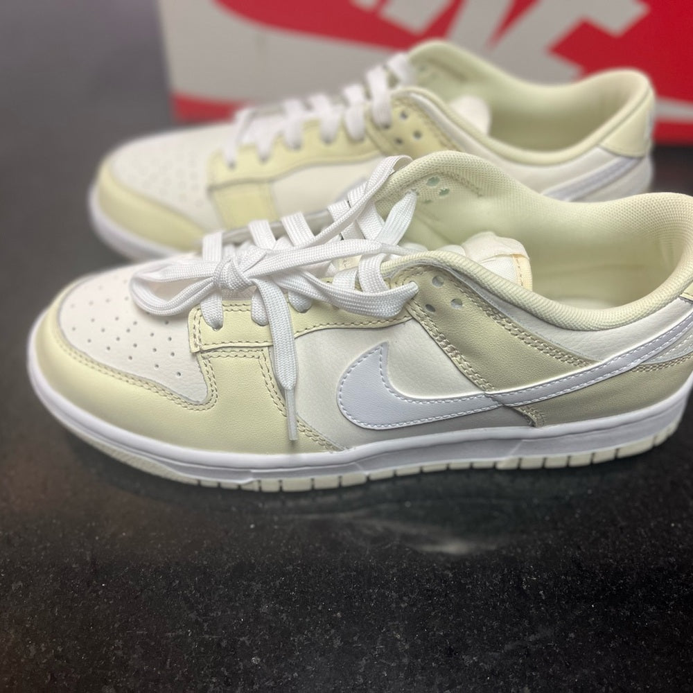 Sz Various Nike retro dunks coconut