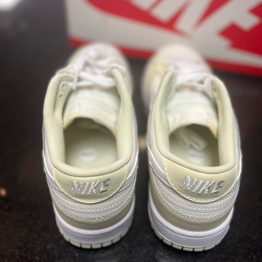 Sz Various Nike retro dunks coconut