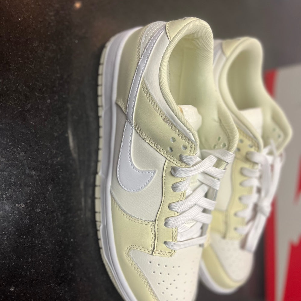 Sz Various Nike retro dunks coconut