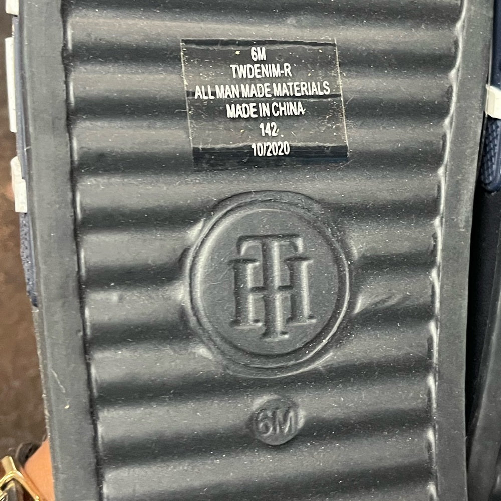 Tommy Hilfiger slides Sz 6
