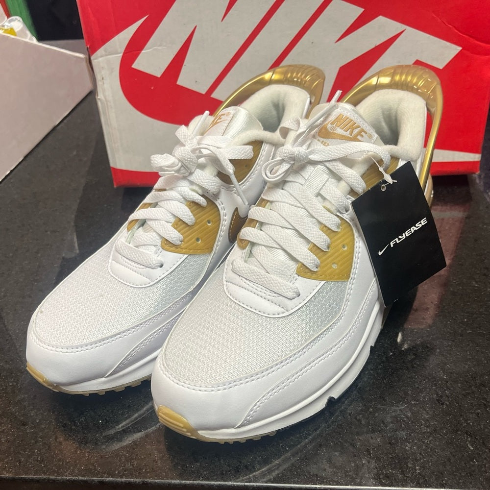 Nike Air Max 90
Flyease White Gold (GS)