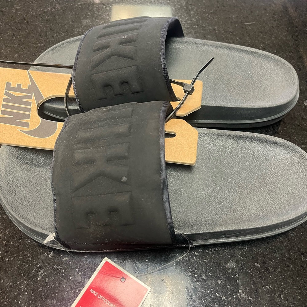 Sz Various Nike slides black big kids