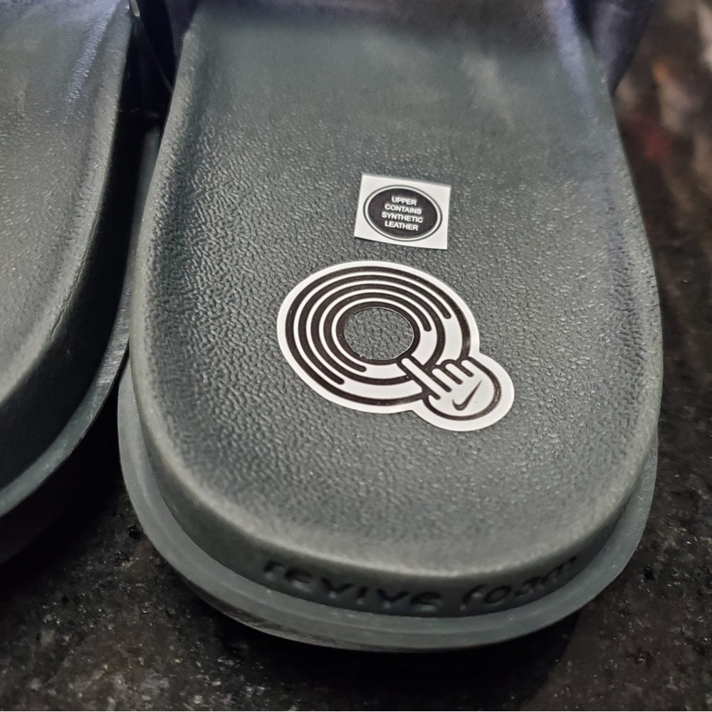 Sz 8 puma slides black & red