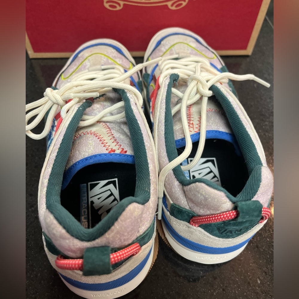 Sz 8 van sneakers like new!