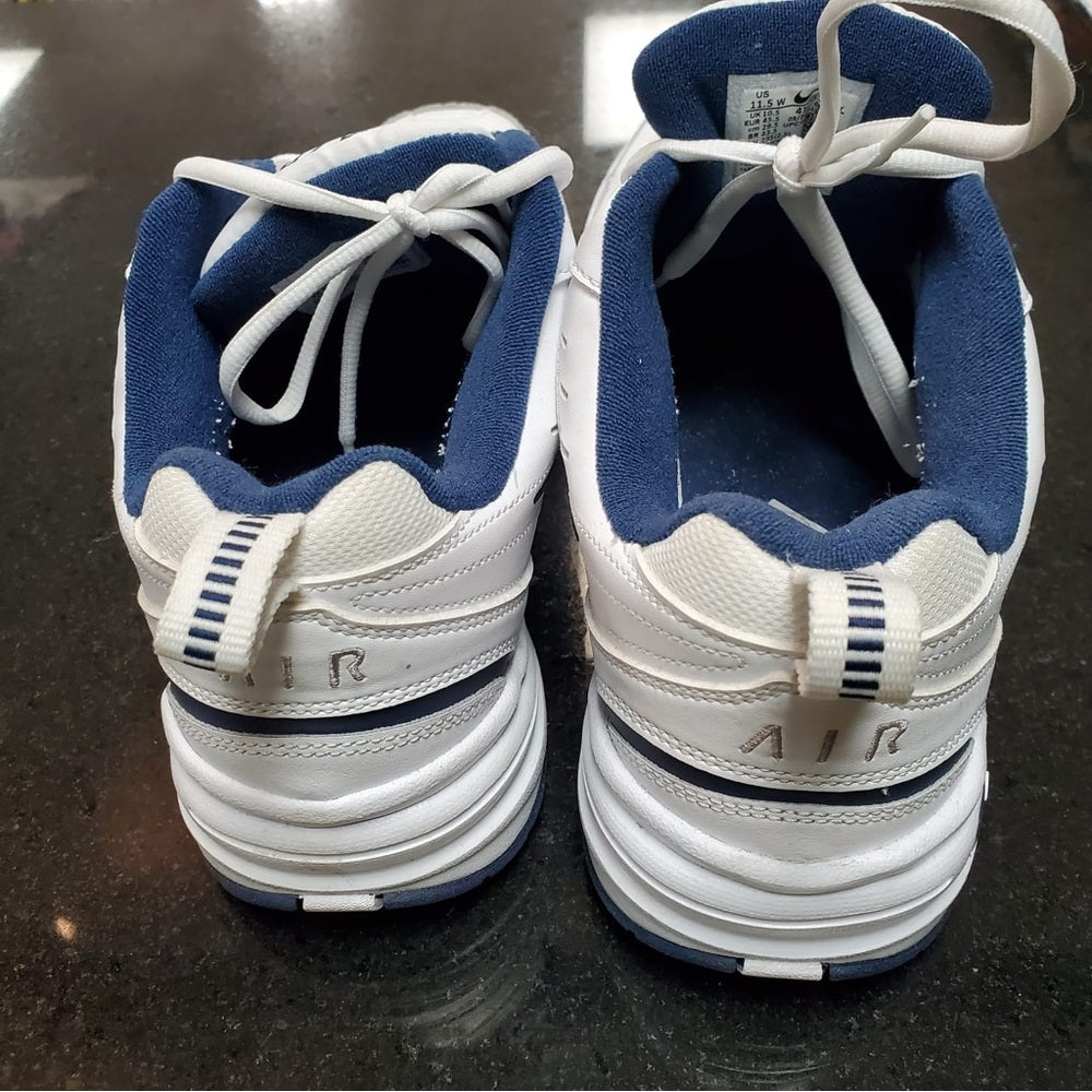 Sz 11.5 womens nike white good condition