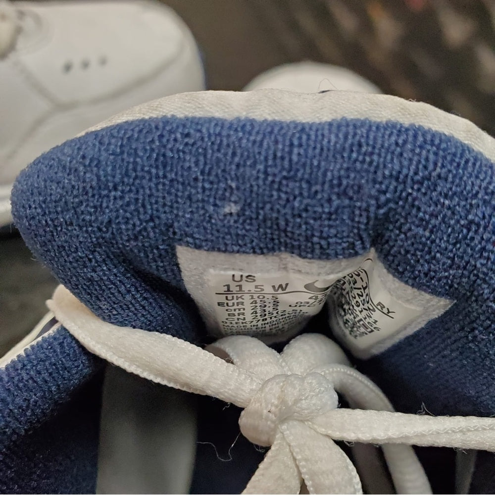 Sz 11.5 womens nike white good condition