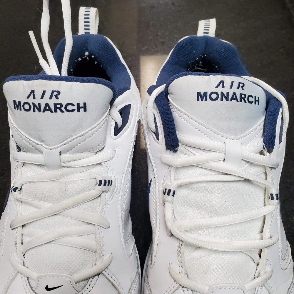 Sz 11.5 womens nike white good condition