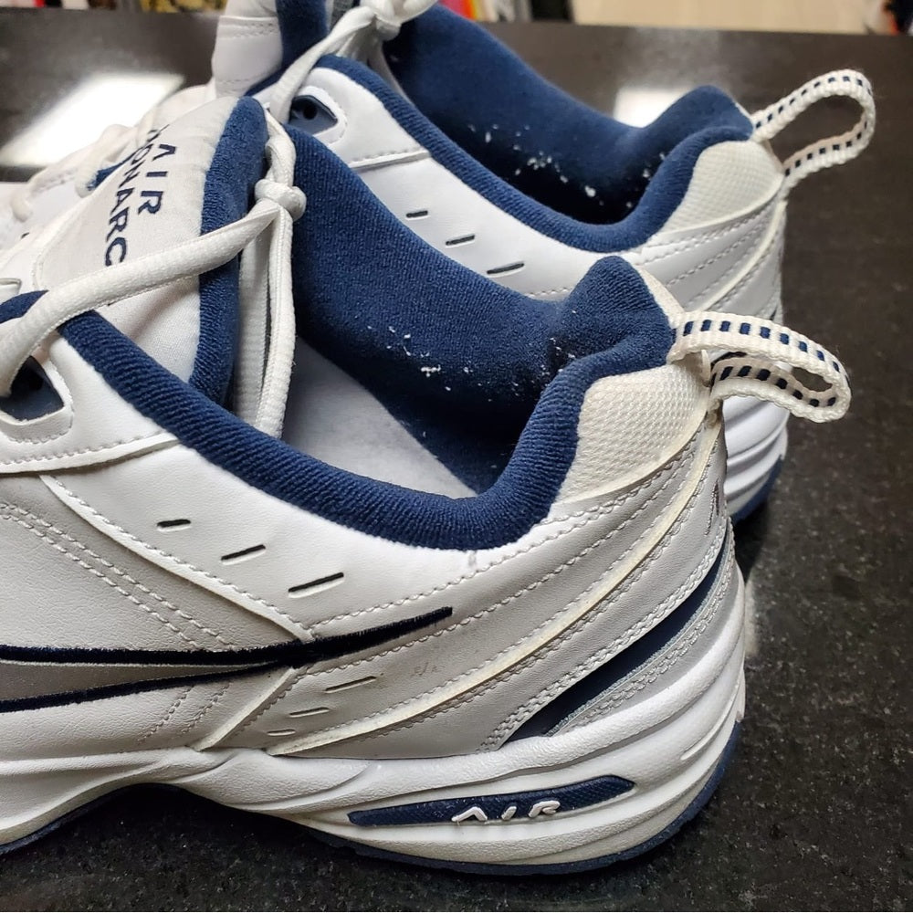 Sz 11.5 womens nike white good condition