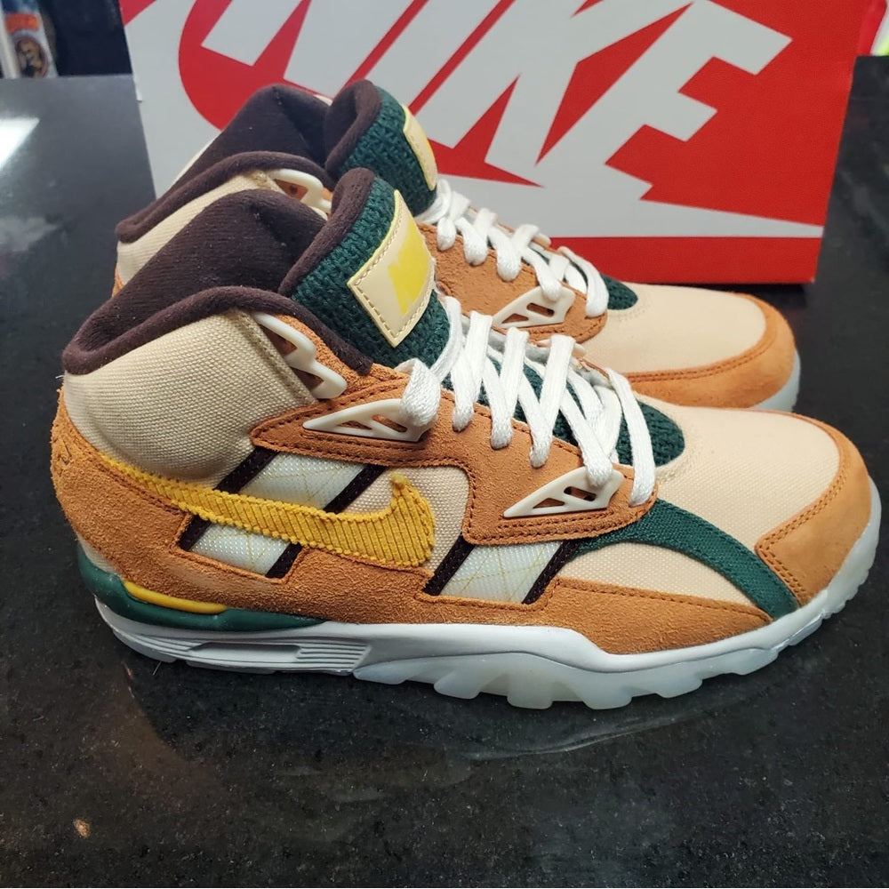 Nike air trainers Sz 8 muti colors