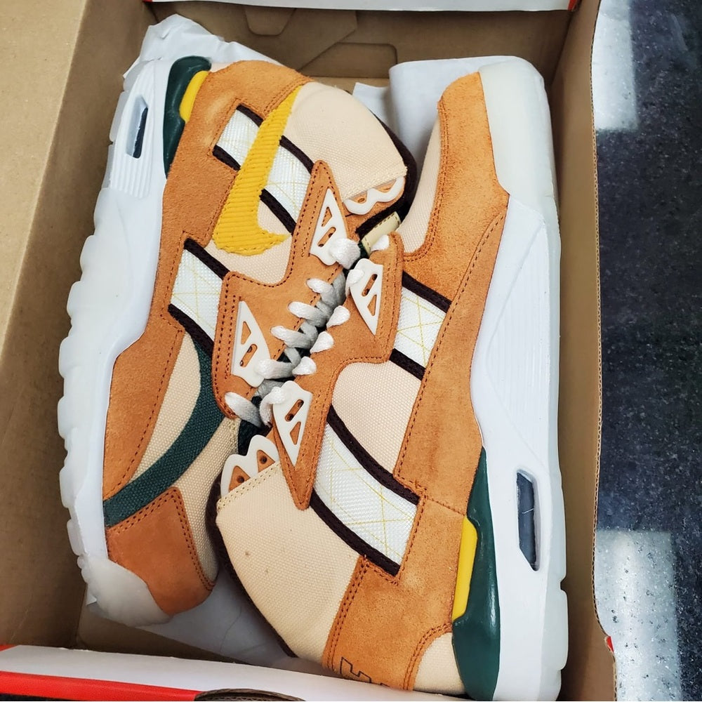 Nike air trainers Sz 8 muti colors