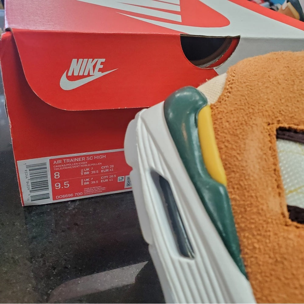 Nike air trainers Sz 8 muti colors