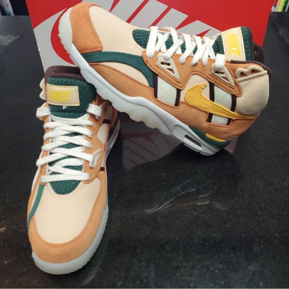 Nike air trainers Sz 8 muti colors
