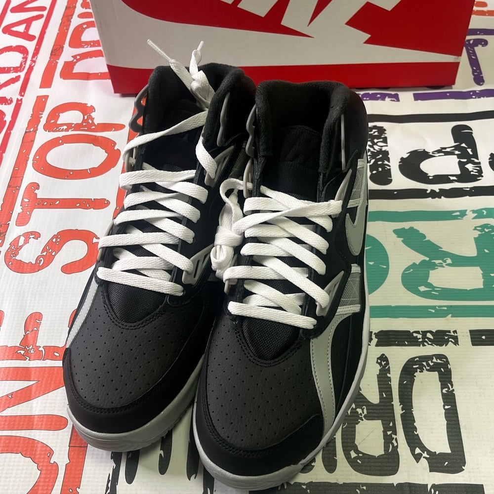 Sz Various AIR NIKE TRAINERS BLACK & WHITE