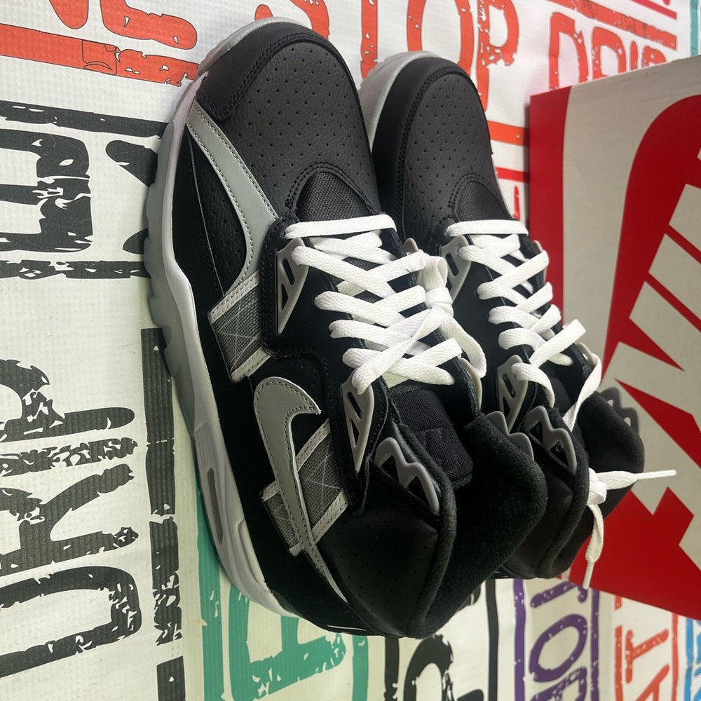 Sz Various AIR NIKE TRAINERS BLACK & WHITE