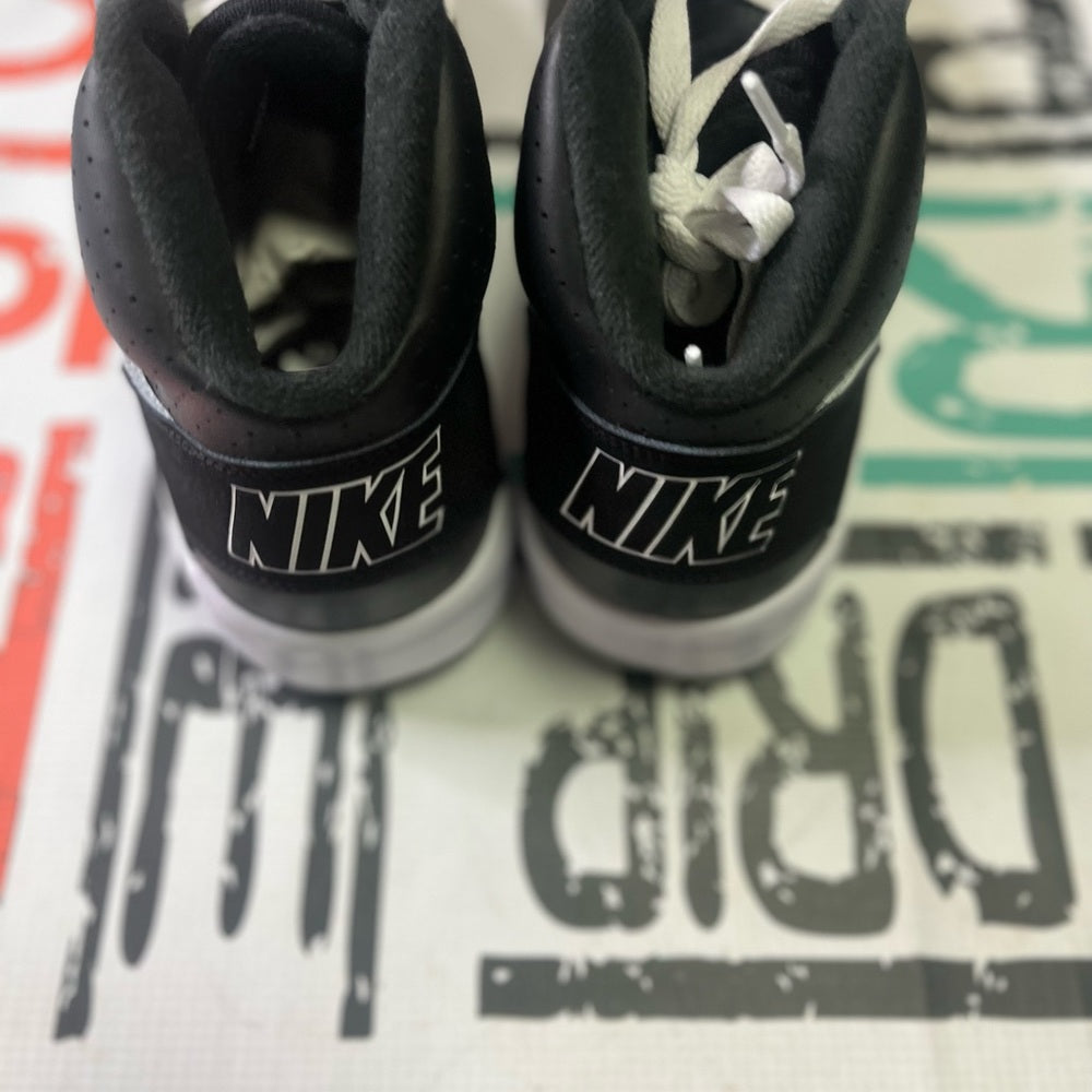 Sz Various AIR NIKE TRAINERS BLACK & WHITE