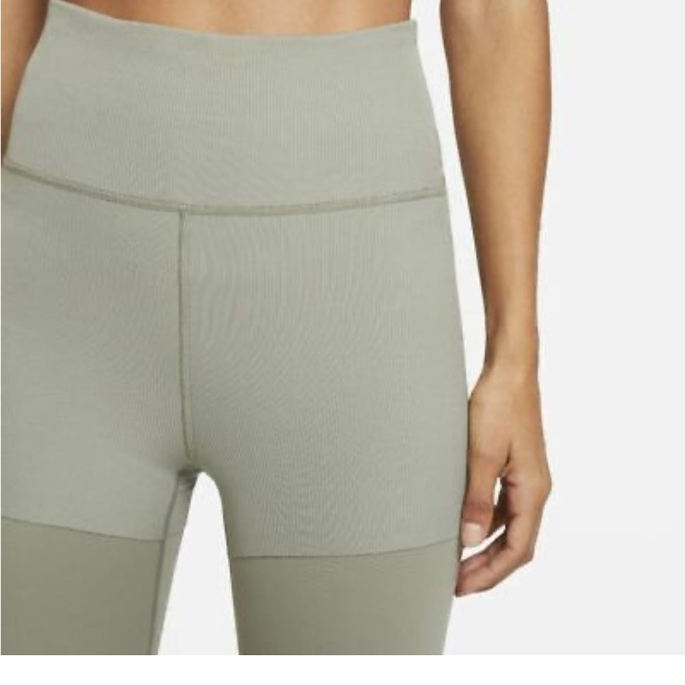 Nike Women's Yoga Luxe Layered 7/8 Leggings Green Size Xs
