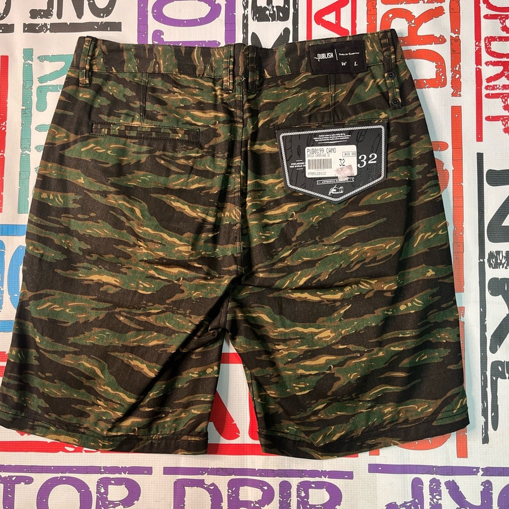 Sz 32 Camo green cargo shorts