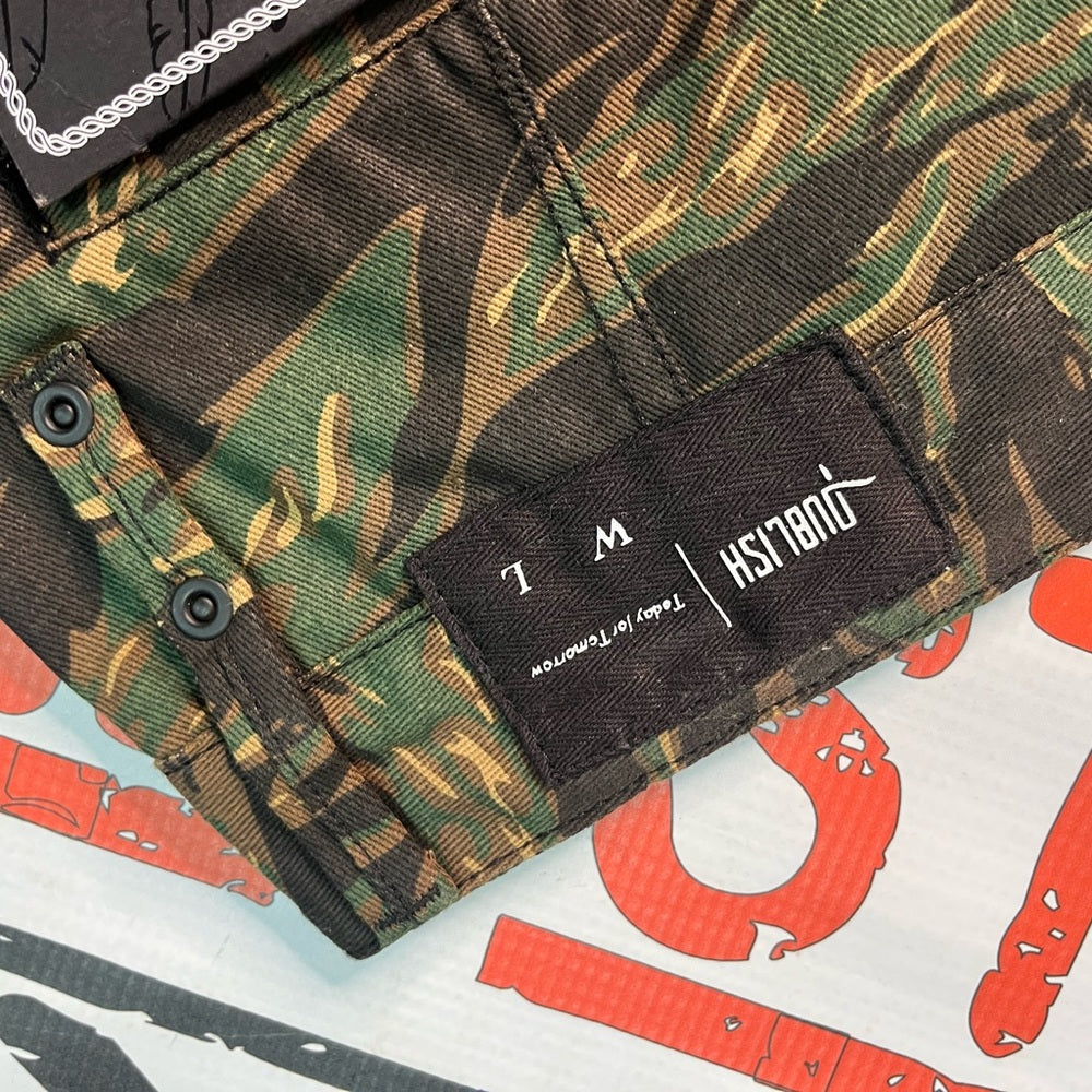 Sz 32 Camo green cargo shorts