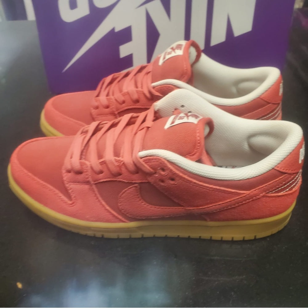 Sz 8 Nike sb lows red