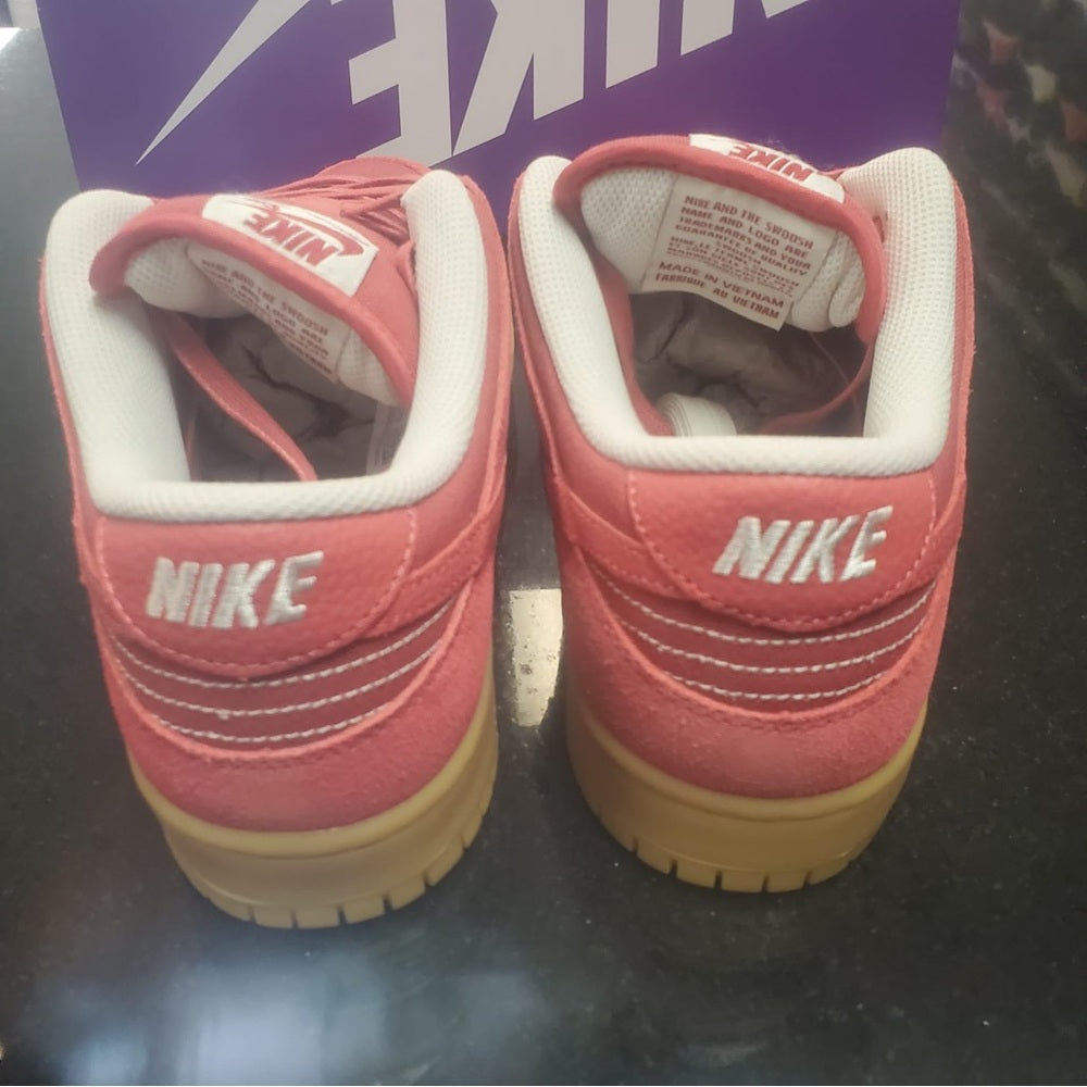 Sz 8 Nike sb lows red