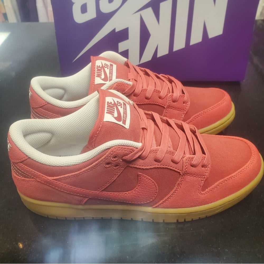 Sz 8 Nike sb lows red