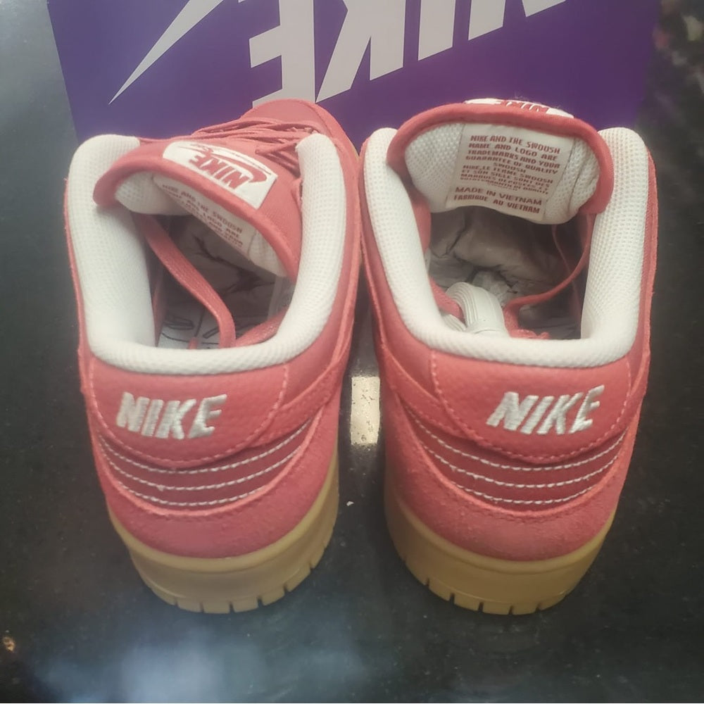 Sz 8 Nike sb lows red