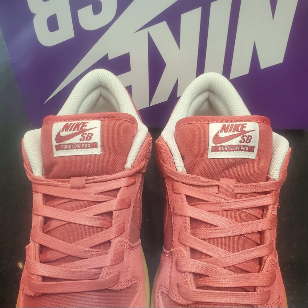 Sz 8 Nike sb lows red