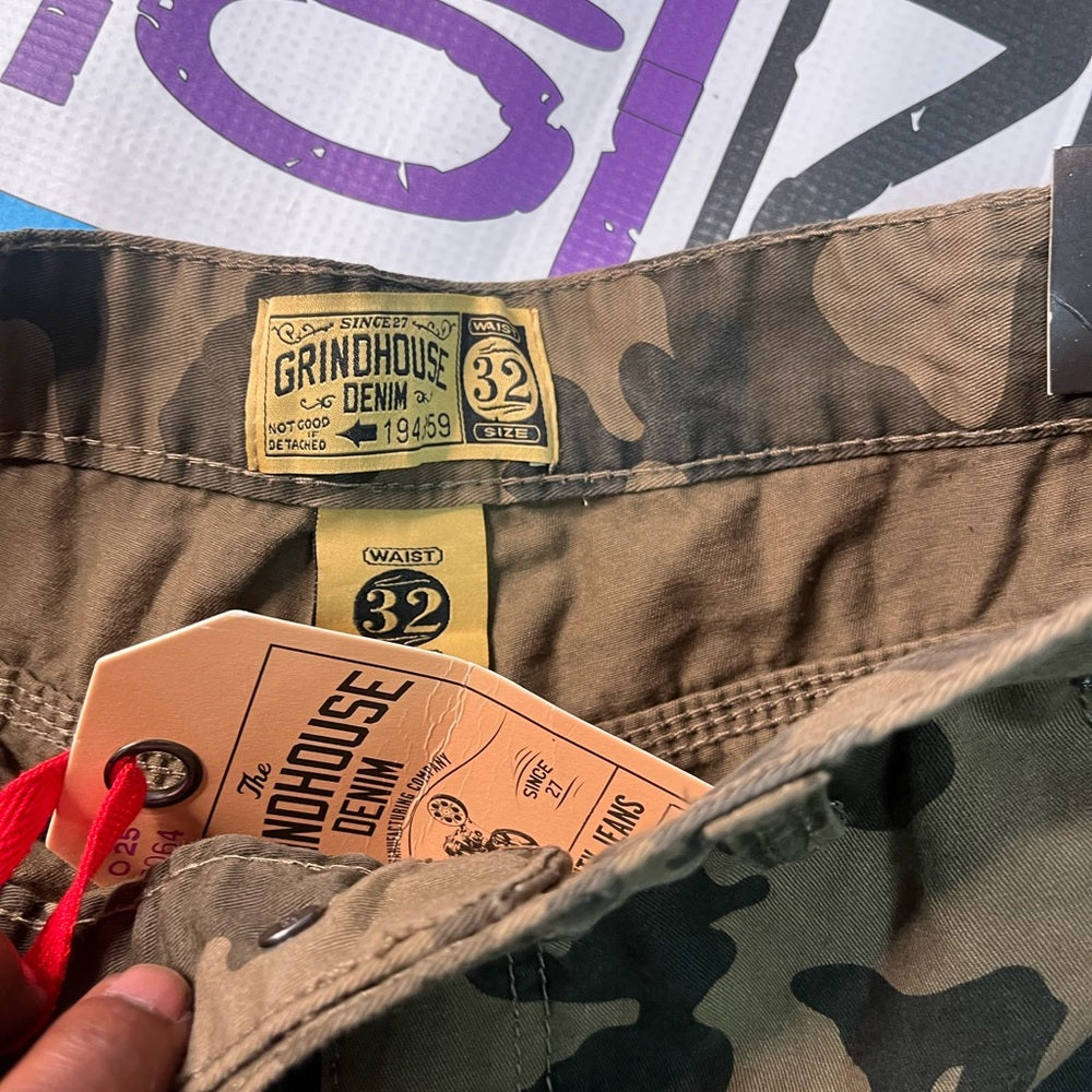 Sz Various Camo cargo shorts