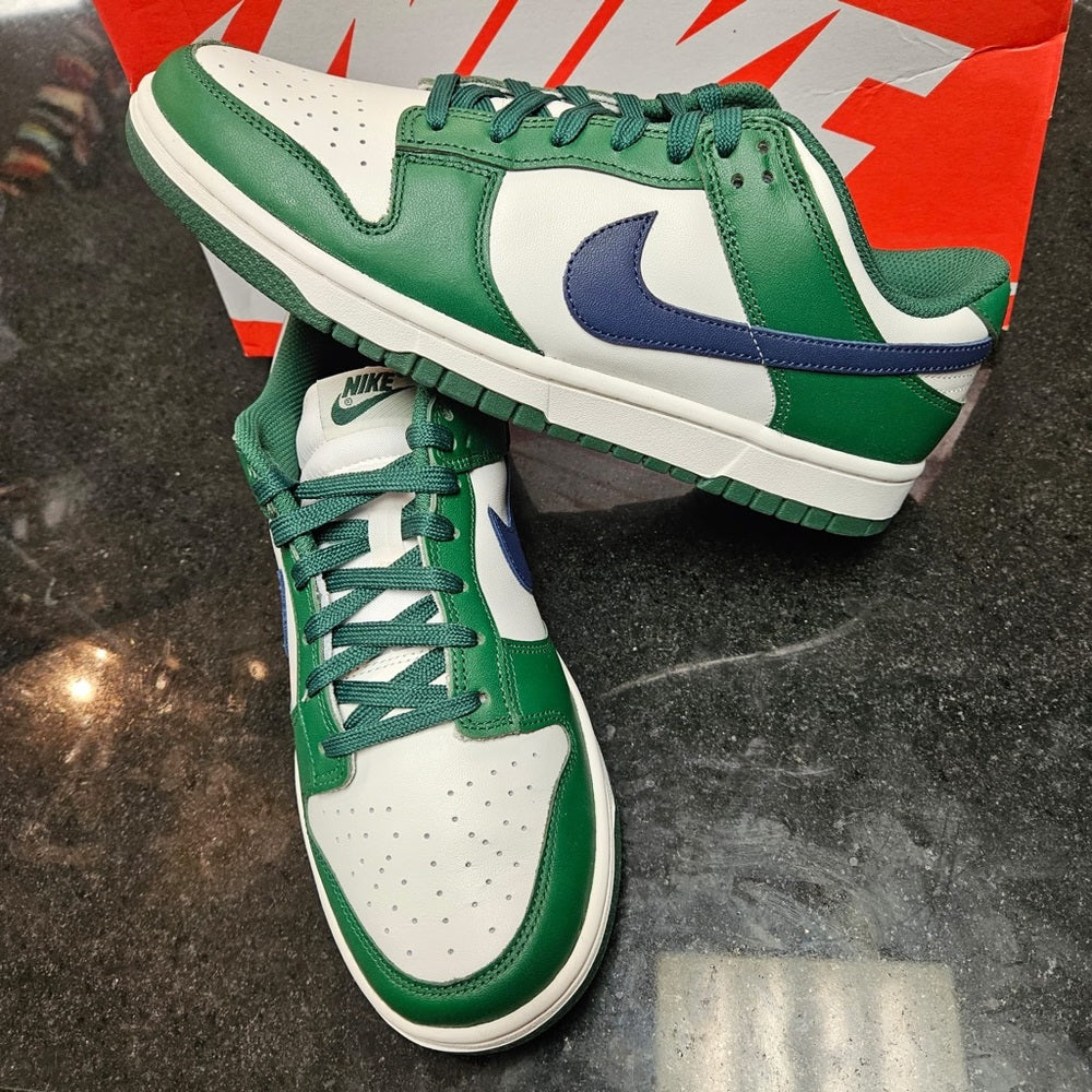 Nike women’s dunks Sz Various