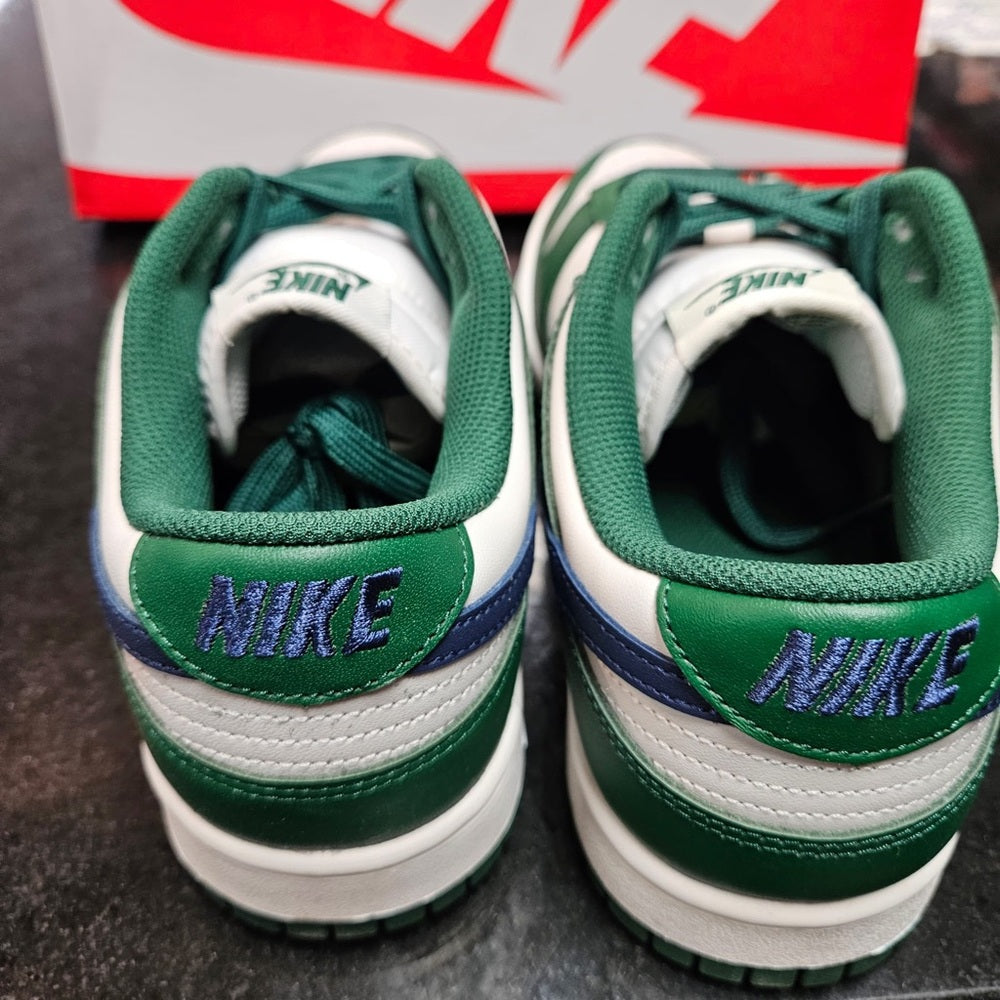 Nike women’s dunks Sz Various