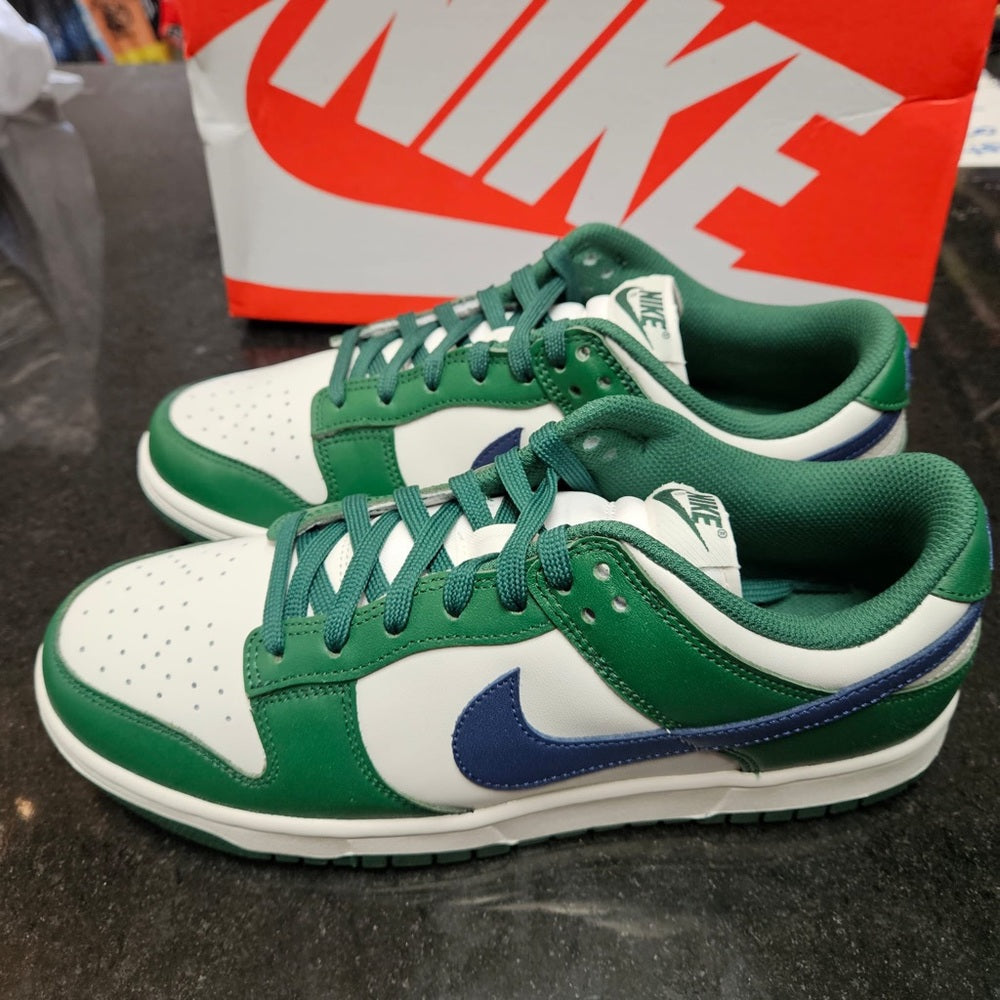 Nike women’s dunks Sz Various