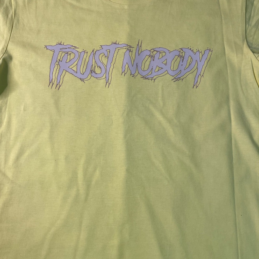 Trust nobody graphic tee yellow Sz Various